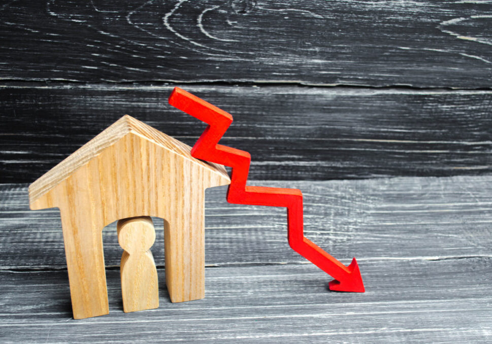 a decline in property prices. population decline. falling interest on the mortgage. reduction in demand for the purchase of housing. low energy efficiency, low prices for public utilities. arrow down.